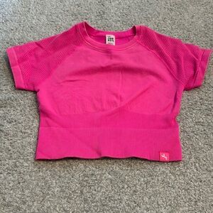 Women’s cropped athletic style top